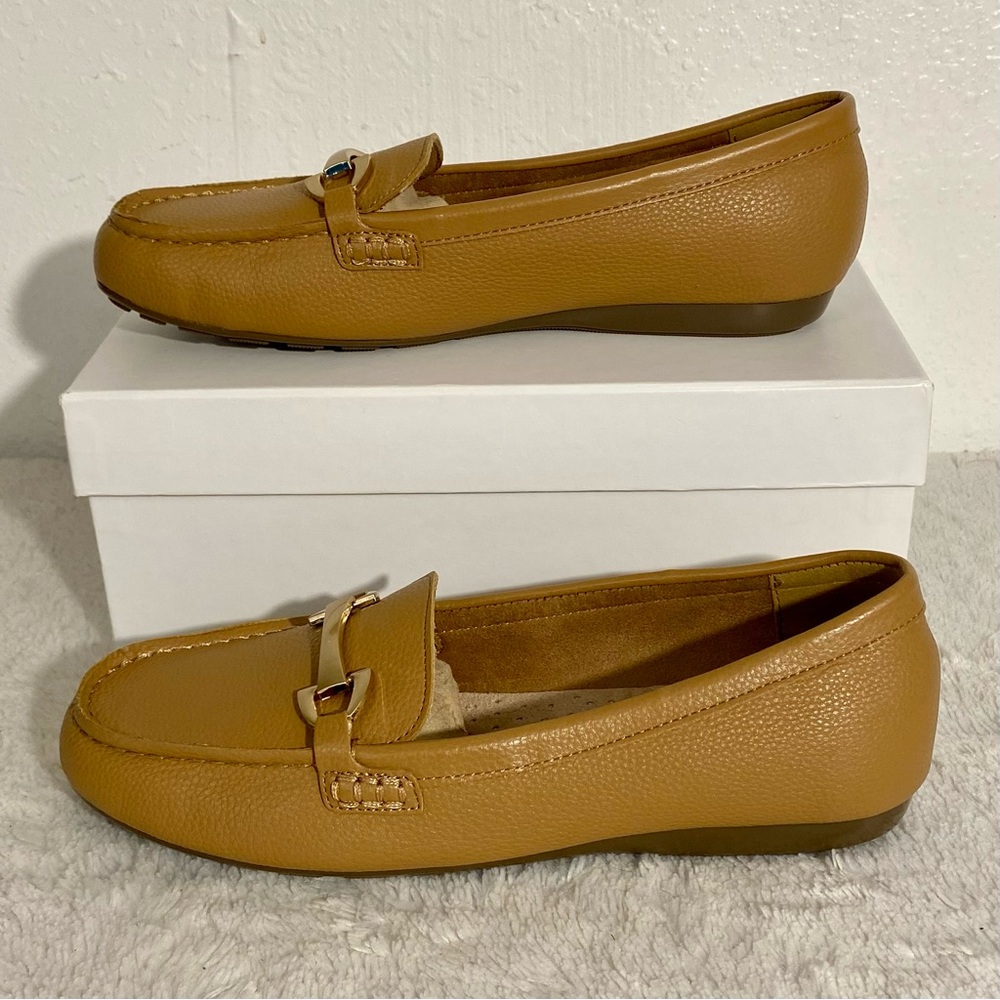 Easy Spirit Morgana Tan Loafers Women’s Size 8W Metal Bit Detail Vegan - Picture 2 of 9